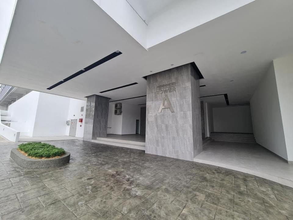Sks Habitat Terminal Bus Netflix Jchome By Mwm Johor Bahru Esterno foto