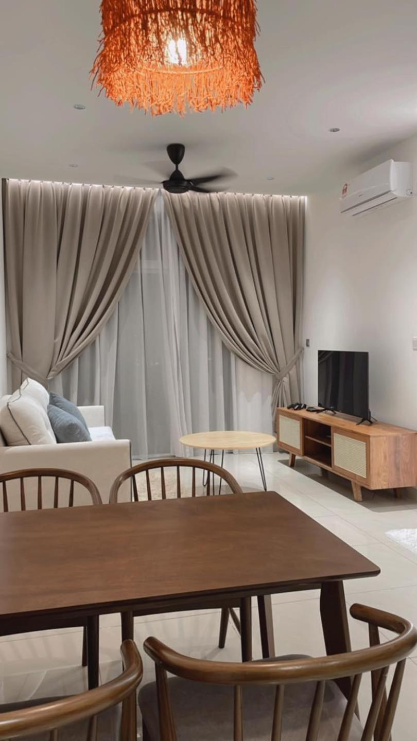 Sks Habitat Terminal Bus Netflix Jchome By Mwm Johor Bahru Esterno foto